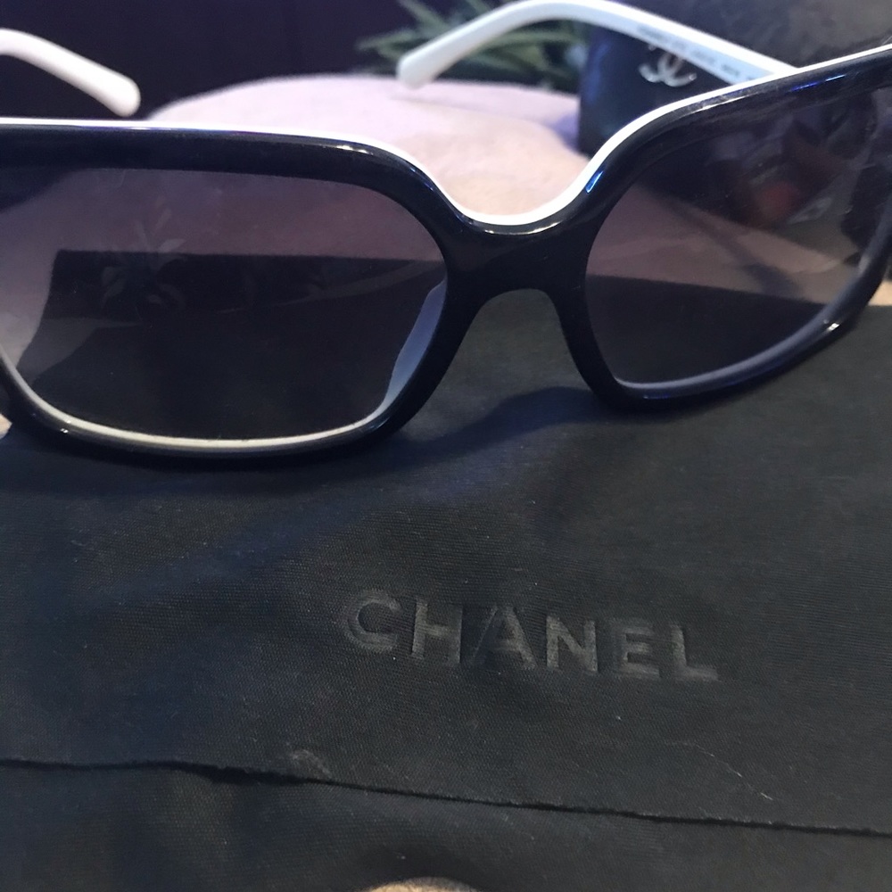 *Authentic**Chanel sunglasses Jackie O style